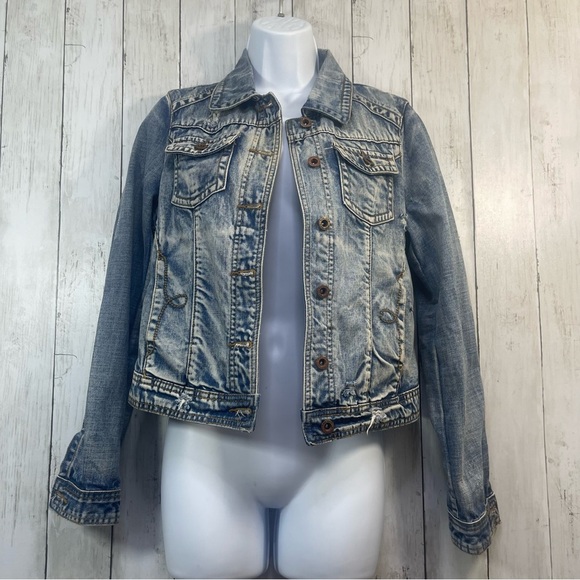 WHITE CROW Distressed Jean Jacket Stitching Detail at Pockets Small - Picture 1 of 10